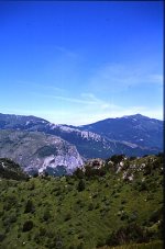 Alta Via dei Monti Liguri:
vista da Monte Galleno
(mt.1700) verso le Alpi
(8982 bytes)